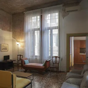 Melusina Rialto Historical Center Apartment Venice